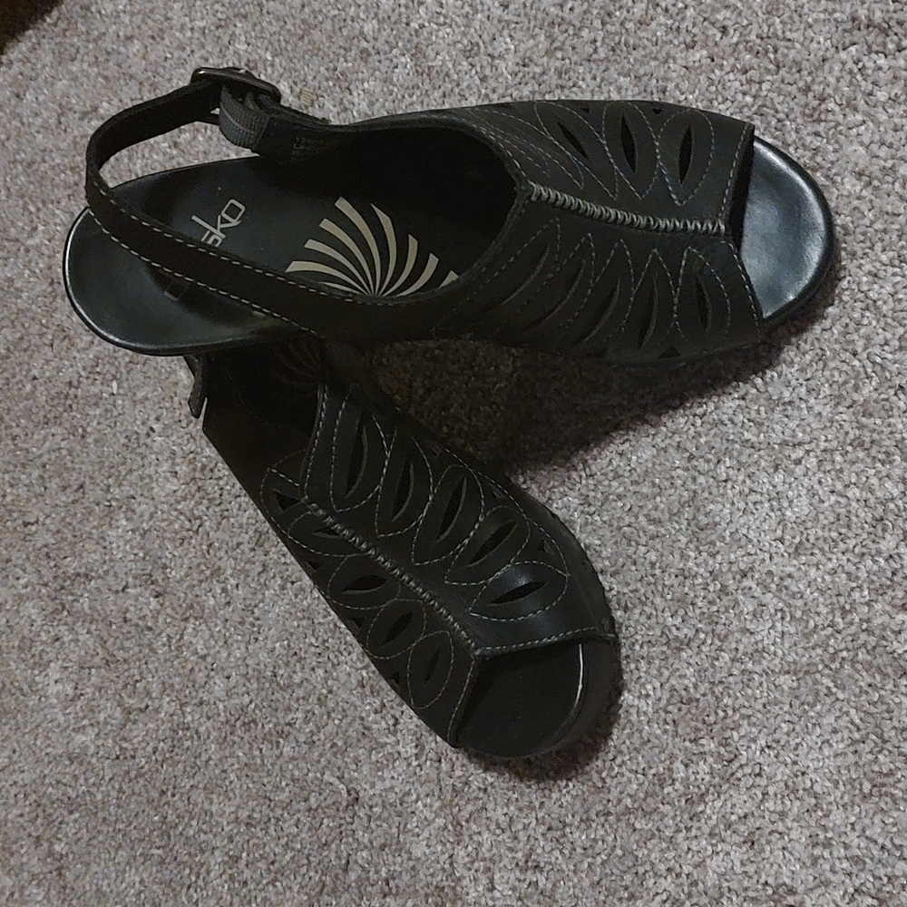 Dansko Women's Rowena Peep Toe Black Sling Back Heel Sandal Sz 40/39